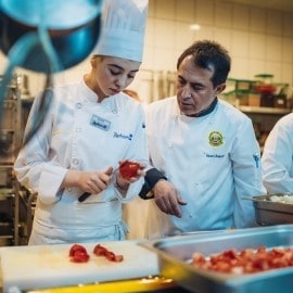 1.	Bied je restaurantpersoneel training