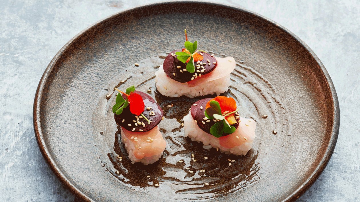 Nigiri sushi met gerookte bietjes en sesam soja – Recept