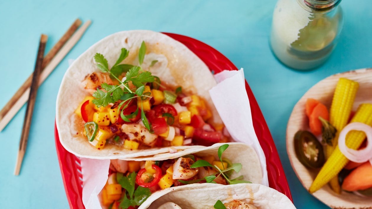 Soft taco's met gamba's, mango salsa en koriander creme