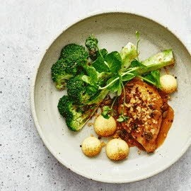 Duif met polenta, broccoli, vadouvan en sinaasappel Duif met polenta, broccoli, vadouvan en sinaasappel