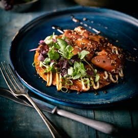 Okonomiyaki san met kip teriyaki Okonomiyaki san met kip teriyaki