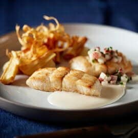 Snoekbaars met pastinaak, beurre blanc en gerookte paling Snoekbaars met pastinaak, beurre blanc en gerookte paling