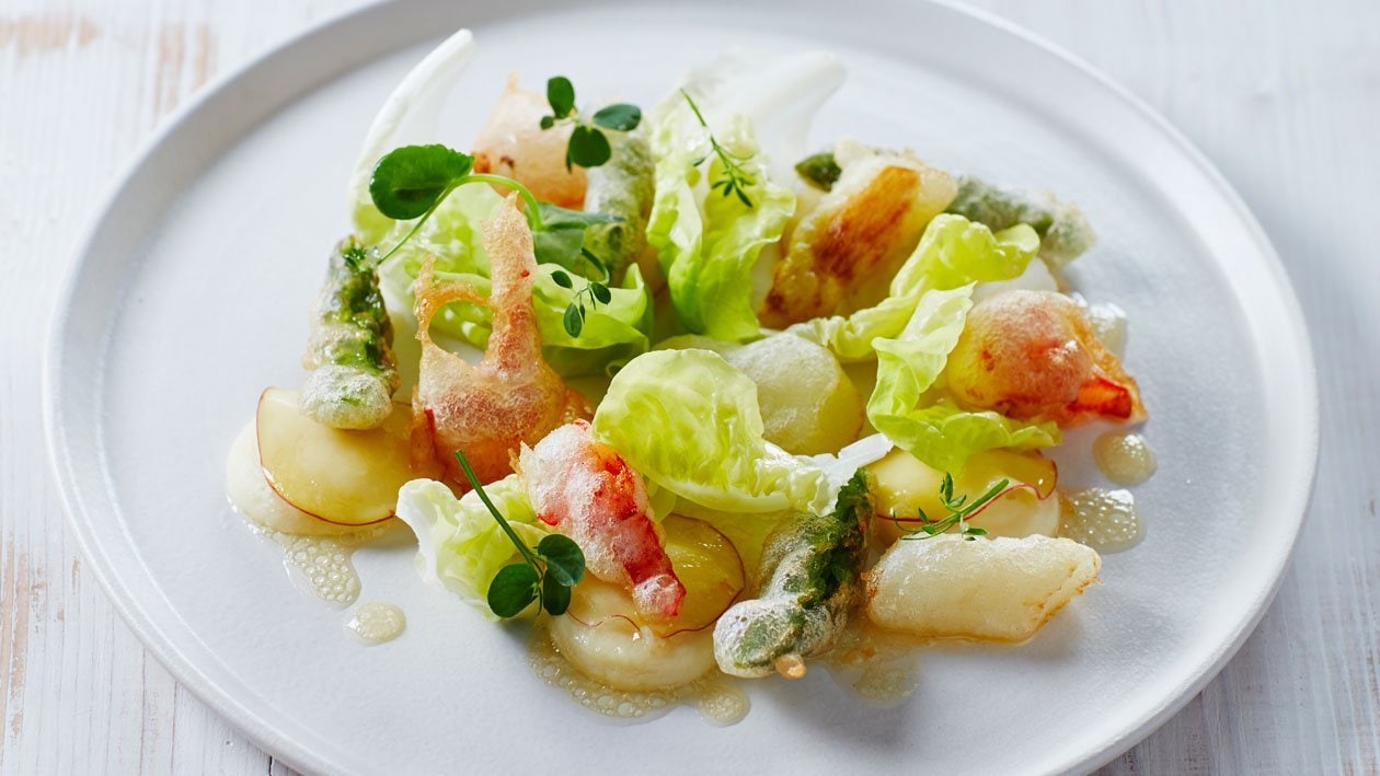 Tempura van asperges en kreeft met kropsla en citrus – Recept