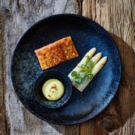 Zalmforel met citrus, asperges en kerrie-hollandaise Zalmforel met citrus, asperges en kerrie-hollandaise