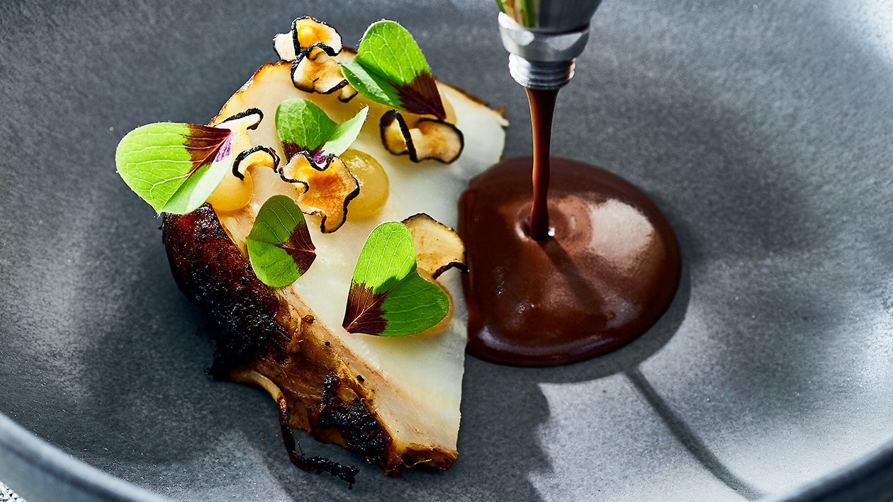 Knolselderij met chocolade mole en gember – Recept