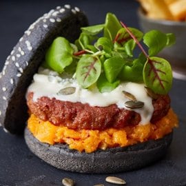 Vegetarische burger met pompoen en gorgonzola
