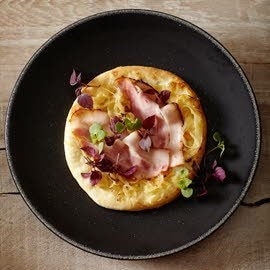 Pizza met zuurkool en Zeeuws spek Pizza met zuurkool en Zeeuws spek