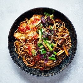 Soba noedels met gebakken aubergine