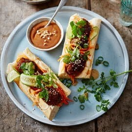 Stokbrood met Aziatische gehaktballetjes en saté saus