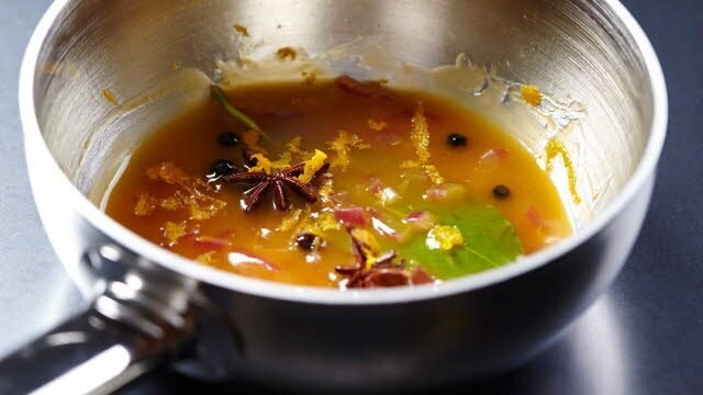 Volle jus met citrusvruchten