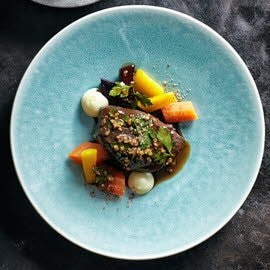 Hertensukade met gezouten citroen, peterselie en winterpeen Hertensukade met gezouten citroen, peterselie en winterpeen