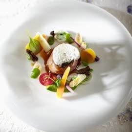 Kalfshaas gepocheerd in morieljesjus met raapstelenpuree en lardoham Kalfshaas gepocheerd in morieljesjus met raapstelenpuree en lardoham