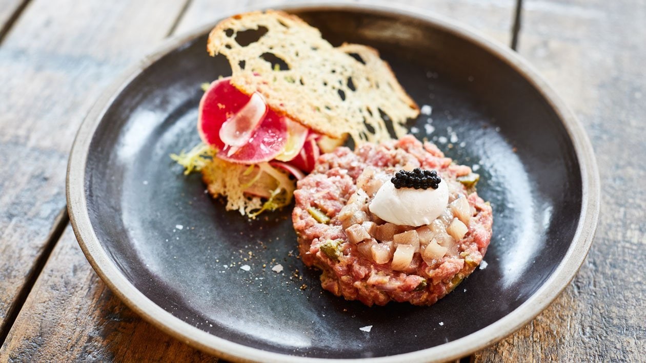 Steak Tartare met kwartelei, verse haring & haringkaviaar – Recept