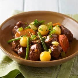 Voorjaarsragout van lam met peterselieaardappelen Voorjaarsragout van lam met peterselieaardappelen