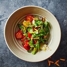 Gegrilde groenten salade met kruiden