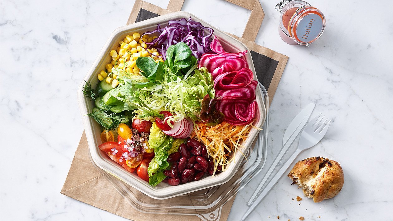 Gemengde samengestelde salade met klassieke dressing – Recept