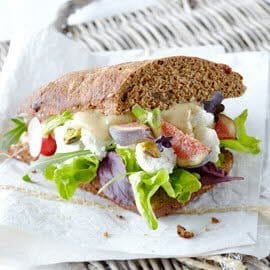 Broodje geitenkaas met noten & vijgen