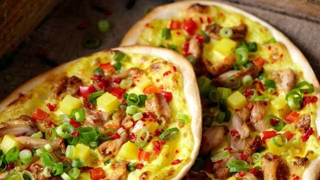 Flammkuchen ‘Surinaamse roti’ Flammkuchen ‘Surinaamse roti’