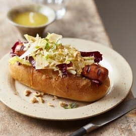 ''Haute dog'' met blauwe kaas, witlof, honing en hazelnoten