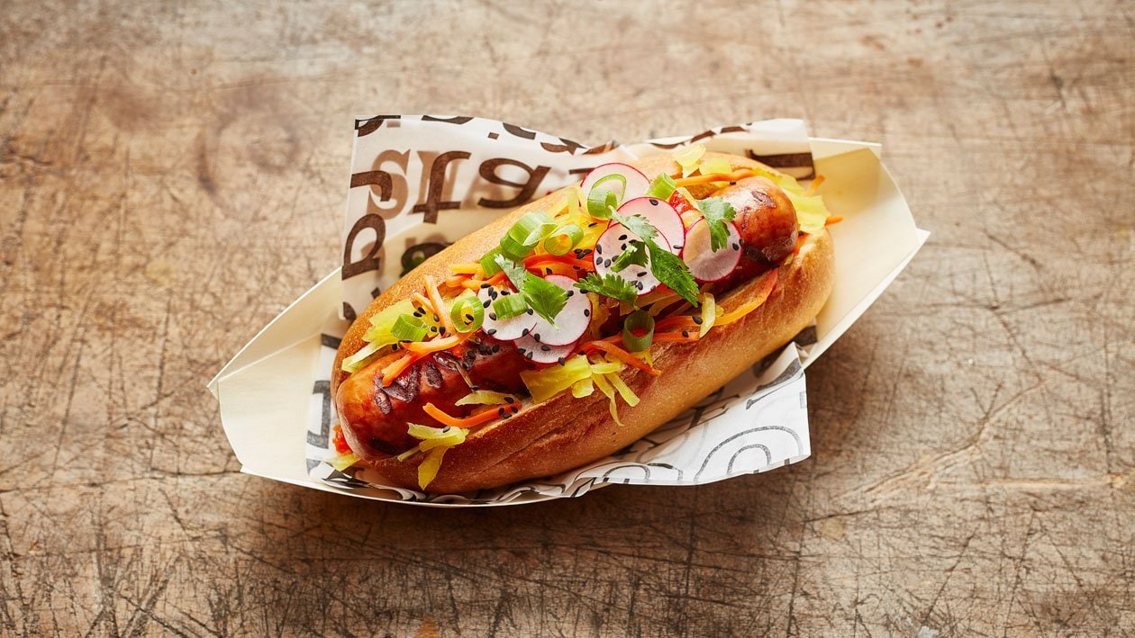 "Hong Kong Phooey" Hotdog met atjar en lente-ui