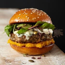 Vegetarische burger met Roquefort en pompoenmayonaise Vegetarische burger met Roquefort en pompoenmayonaise
