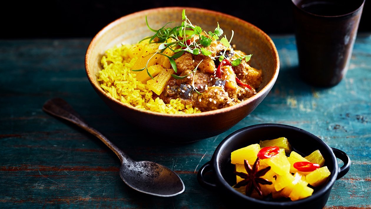 Lams korma met aubergine en zoet zure ananas Lams korma met aubergine en zoet zure ananas