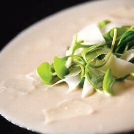 Aardpeer-parmezaansoep