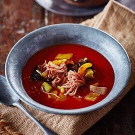 BBQ tomatensoep met geroosterde groenten en pulled pork