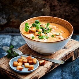 Bisque met venkel en grote garnalen