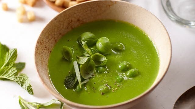 Doperwtensoep uit Londen met munt en dragon