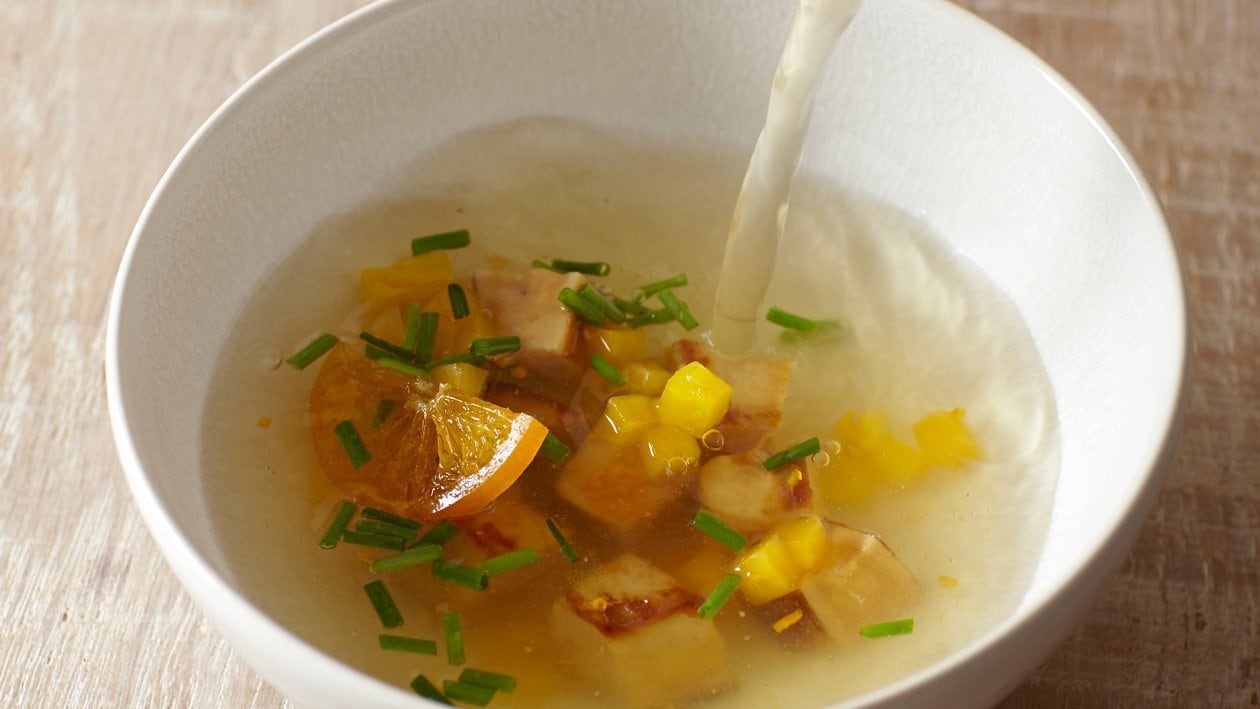 Fazanten bouillon met koolraap, eendenlever en sinaasappel – Recept
