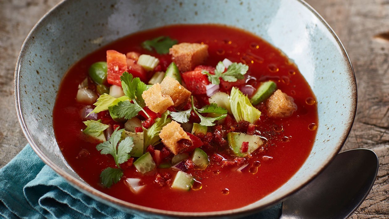 Ijskoude tomatensoep met chorizo – Recept