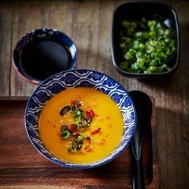 Japanse pompoensoep met sojasaus en boter