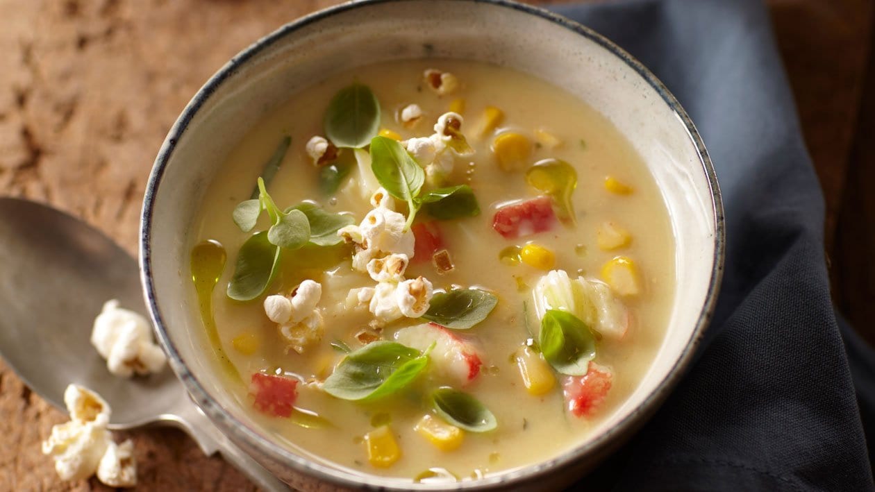 Mais chowder met surimi en popcorn – Recept