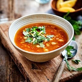 Marokkaanse harira met koriander, munt en gezouten citroen