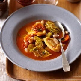 Minestronesoep uit Italië met tortellini en rode pesto - Unox