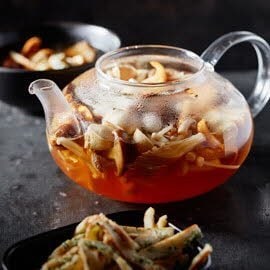 Paddenstoelenbouillon met kruidenflensjes