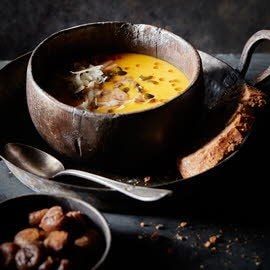Pompoensoep met tamme kastanjes en gruyere
