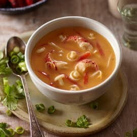 Rivierkreeftjessoep uit Bangkok met koriander