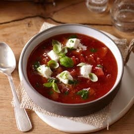 Tomatensoep uit de Toscane met mozzarella en basilicum