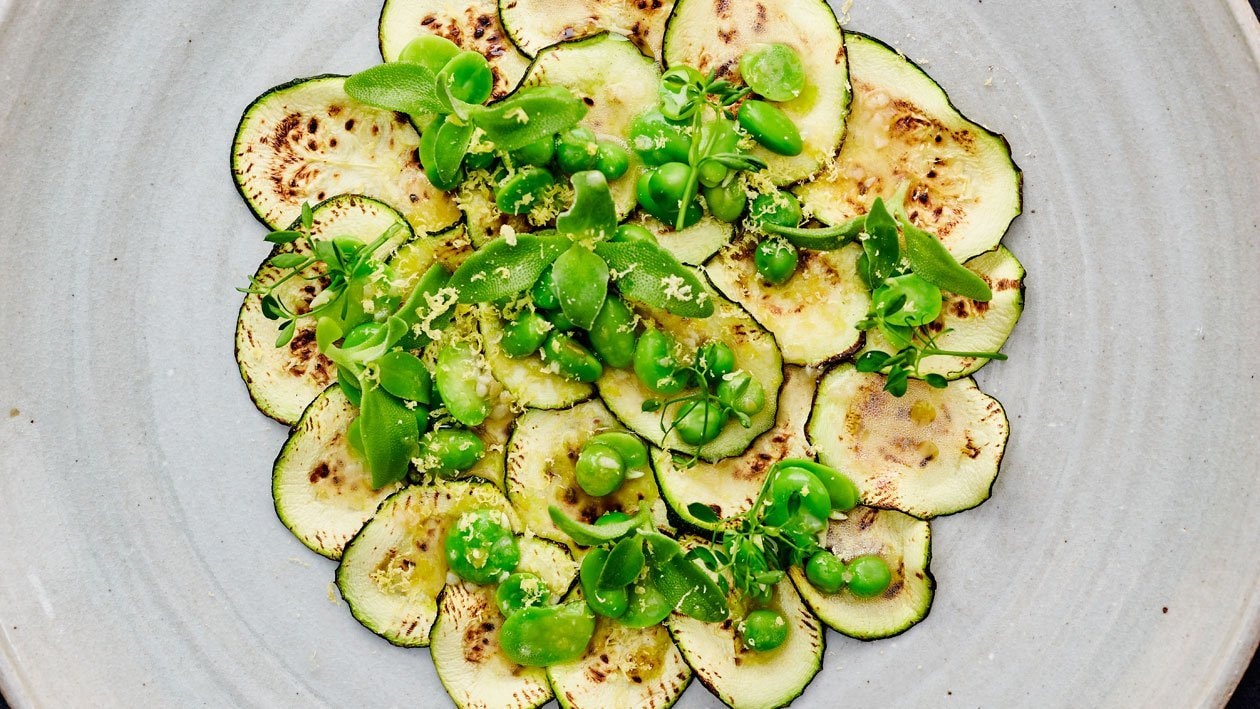 Carpaccio van courgette met doperwten en tuinboontjes – Recept