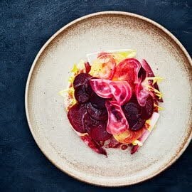 Gerookte bietjes Carpaccio met Balsamico vinaigrette Gerookte bietjes Carpaccio met Balsamico vinaigrette