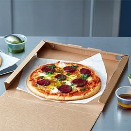 Pizza, met rode bietjes, mozzarella, cheddar, rode ui en spekreepjes (delivery)