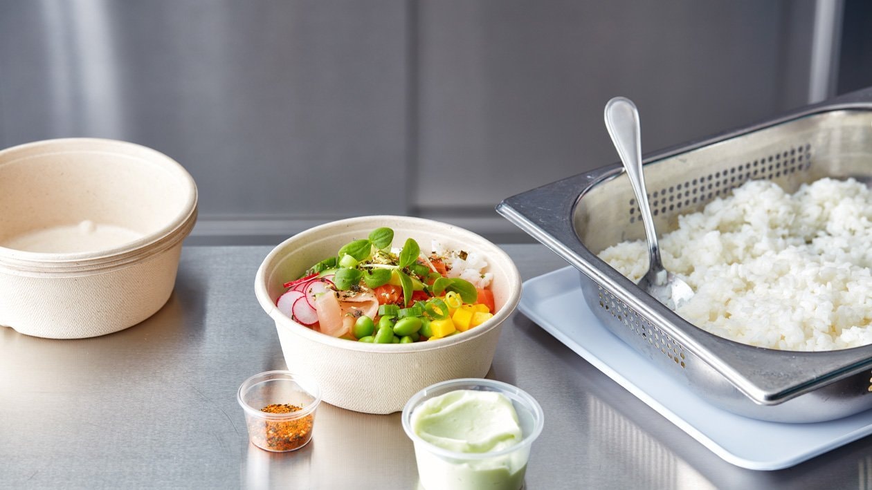 Poké bowl met zalm en wasabi mayonaise (delivery) – Recept