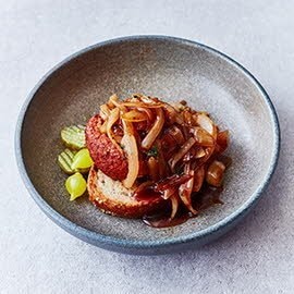 Broodje bal met uienjus