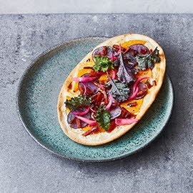 Flammekuchen met pompoen en baby kale