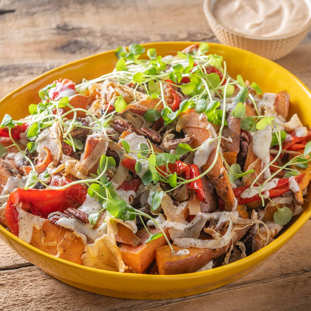 Portugese salade van zoete aardappel met puntpaprika en yoghurtdressing Portugese salade van zoete aardappel met puntpaprika en yoghurtdressing