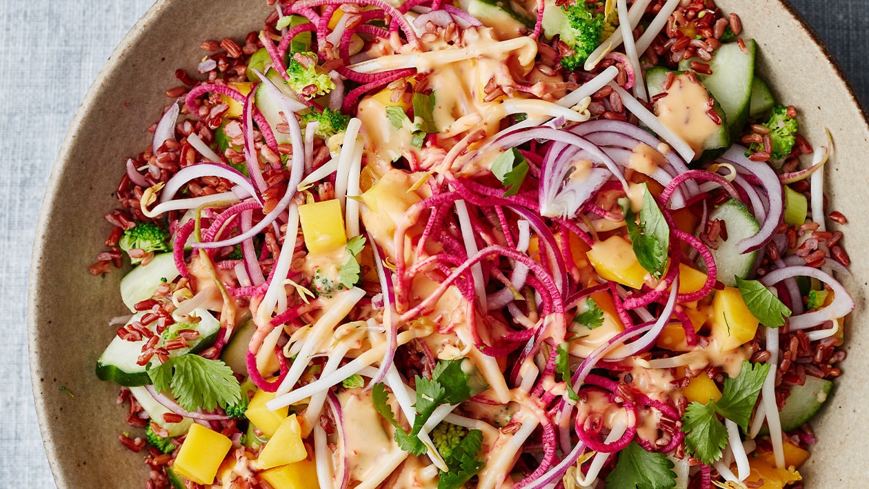 Thaise rode rijst salade met citrus gember vinaigrette (traiteurs) – Recept