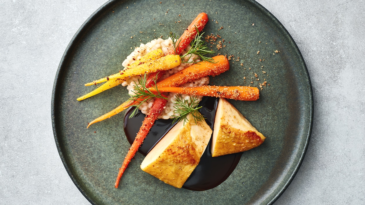 Parelhoender met parelgort risotto en worteltjes – Recept