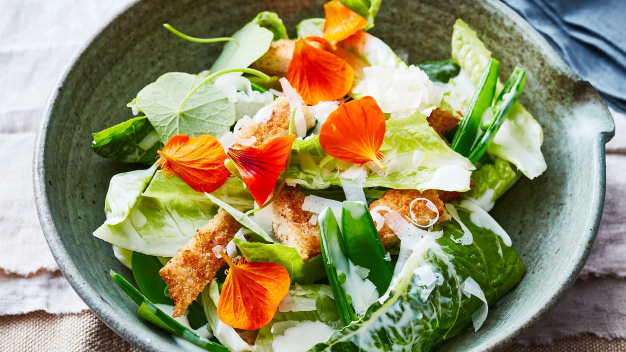 Caesar salade met vegetarische schnitzel – Recept
